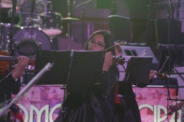Las danzas le dan colorido a la noche.