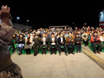 Se inauguró por la noche.