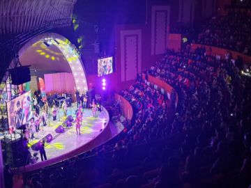 El público llenó el teatro.