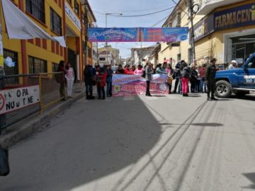 El tráfico vehicular fue interrumpido este mediodía.