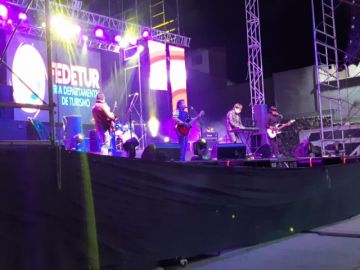 La noche de rock en el campo ferial.
