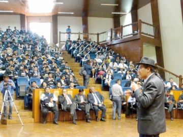 El canciller, Diego Pary, en el acto inaugural.