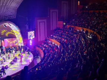 El público llenó el teatro.