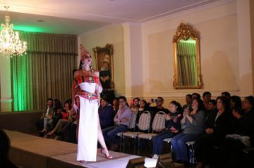 Mostraron los diseños de moda  boliviana