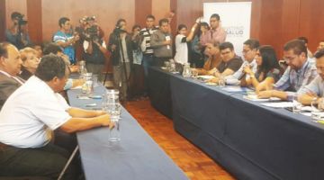 Ayer retomaron brevemente las negociaciones en la Escuela Técnica de Salud en la ciudad de Cochabamba.