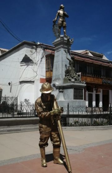 En la plaza Alonso de Ibáñez.