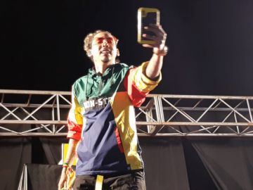 Bonny Lovy está en escena en el campo ferial