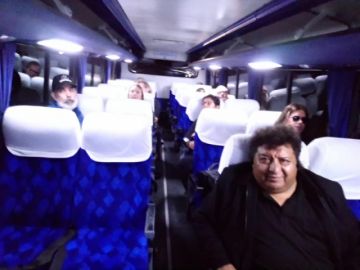 En el bus, rumbo al hotel.