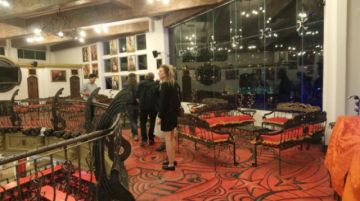 Una visita previa a los ambientes del centro cultural.