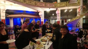 Comienza la cena.