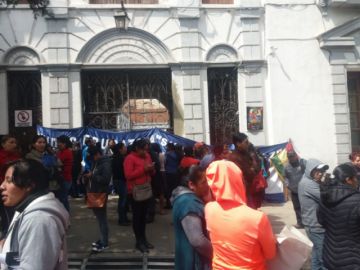 La junta escolar se movilizó esta mañana.