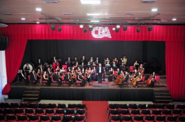 La Orquesta Sinfónica juvenil de Santa Cruz.