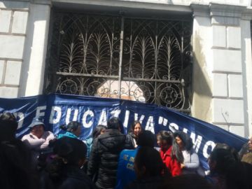 La junta escolar se movilizó esta mañana.