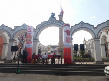 La campaña se realiza en la Plaza 6 de Agosto.