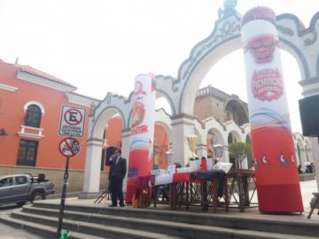 La campaña se realiza en la Plaza 6 de Agosto.