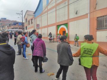 Mamás hacen de agentes de seguridad