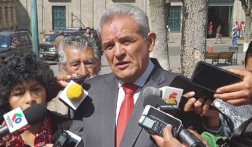 El exdefensor del Pueblo y miembro del Conade, Rolando Villena, ante los medios de comunicación.