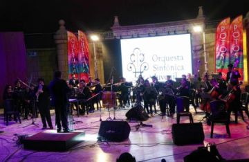 La Orquesta Sinfónica Juvenil de Santa Cruz.