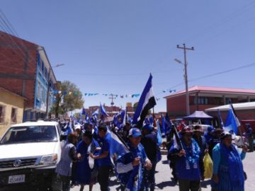 El MAS pasó por el lugar haciendo campaña.