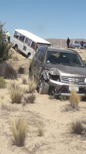 Choque de autos deja 16 personas heridas