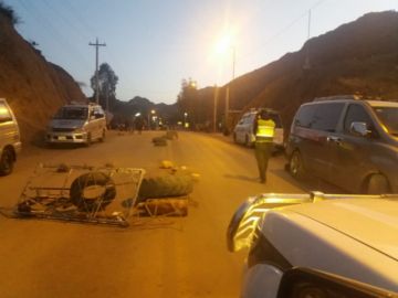 El bloqueo se realiza en el municipio y la carretera.