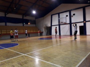 El equipo durante su prática de la vispera. 