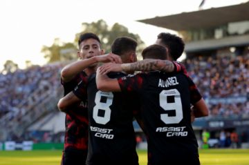 Jorge Carrascal festeja el gol.