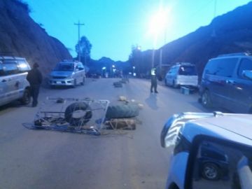 El bloqueo se realiza en el municipio y la carretera.