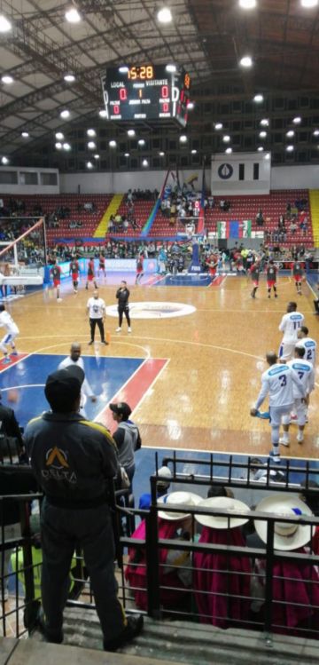 En el coliseo.