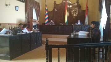 Se aprueba el orden del día y se fija un cuarto intermedio de 15 minutos.