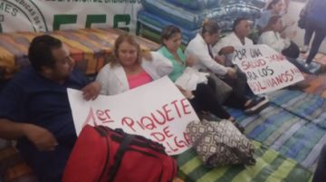 Al menos, 10 médicos y profesiones de la salud en Santa Cruz iniciaron este martes el primer piquete de huelga de hambre.
