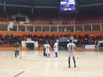 Juegan en el coliseo  "Ciudad de Potosí"