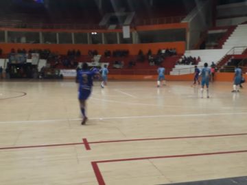 El partido se juega en el coliseo 