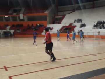 El partido se juega en el coliseo 