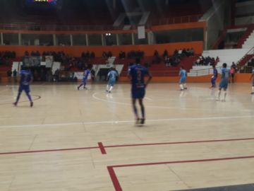 El partido se juega en el coliseo 