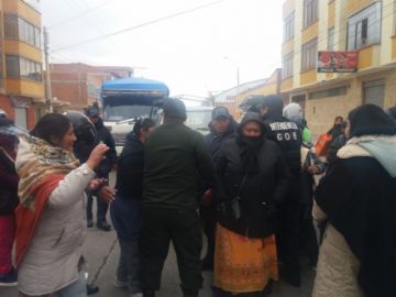 Los comerciantes comenzaron a apostarse desde temprano.