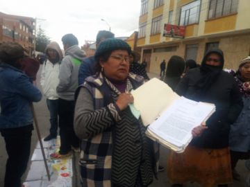 Los comerciantes comenzaron a apostarse desde temprano.