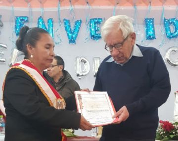 Distinguen al Padre Paco en vida