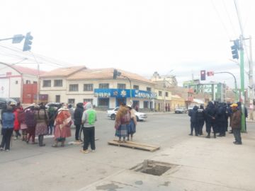 Los comerciantes comenzaron a apostarse desde temprano.