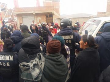 Los comerciantes comenzaron a apostarse desde temprano.