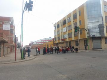 Los comerciantes comenzaron a apostarse desde temprano.