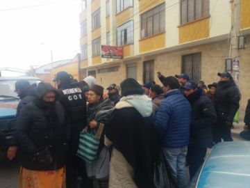 Los comerciantes comenzaron a apostarse desde temprano.