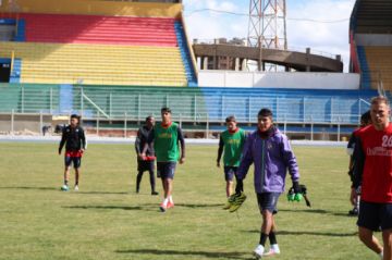 Los jugadores lilas al finalizar su práctica.