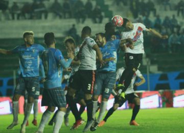 La gráfica muestra uno de los ataques de la banda roja.