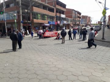 Las calles bloqueadas y la gente se moviliza