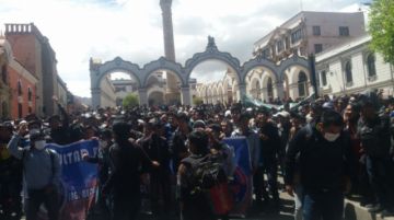 Llegaron a la plaza 10 de Noviembre.