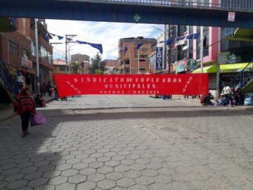 Las calles bloqueadas y la gente se moviliza