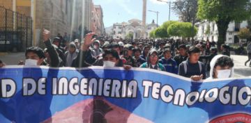 Las calles bloqueadas y la gente se moviliza
