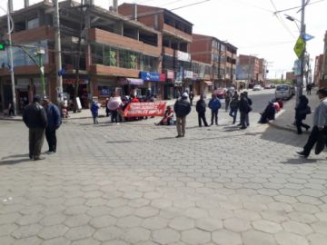 Las calles bloqueadas y la gente se moviliza
