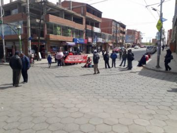 Las calles bloqueadas y la gente se moviliza
